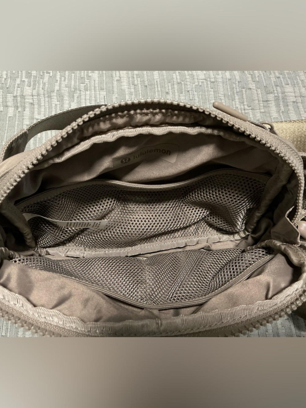 lululemon athletica Men's Taupe/Natural Belt Bag - Picture 3 of 3